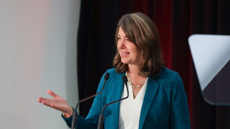 Premier Danielle Smith speaks at the 2023 Alberta Newcomer Recognition Awards ceremony.