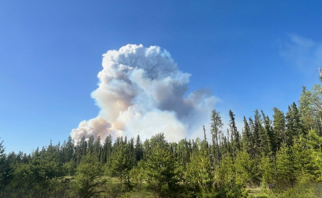 Caribou Lake Wildfire smoke plume 