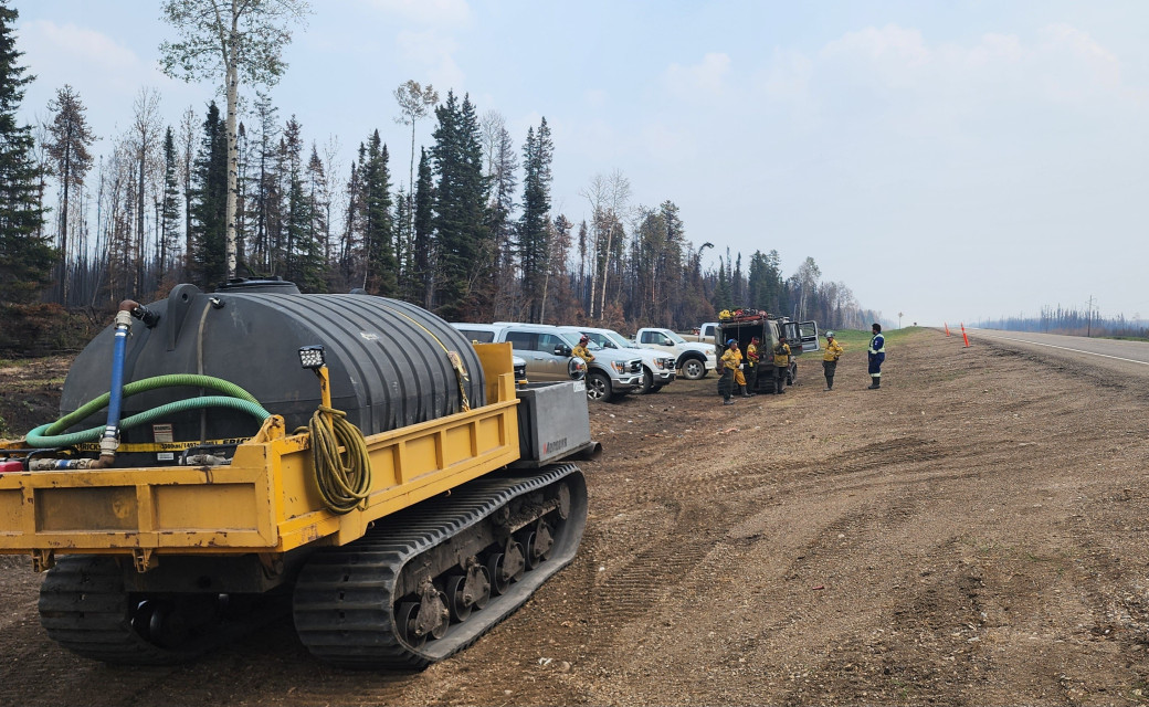 Firefighters and equipment along Hwy 58 (June 25, 2025)