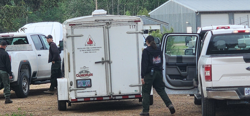 Oregon fire crew being briefed (June 3, 2025)