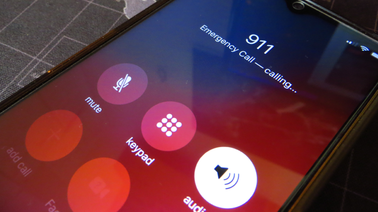 photo of a cell phone calling 911