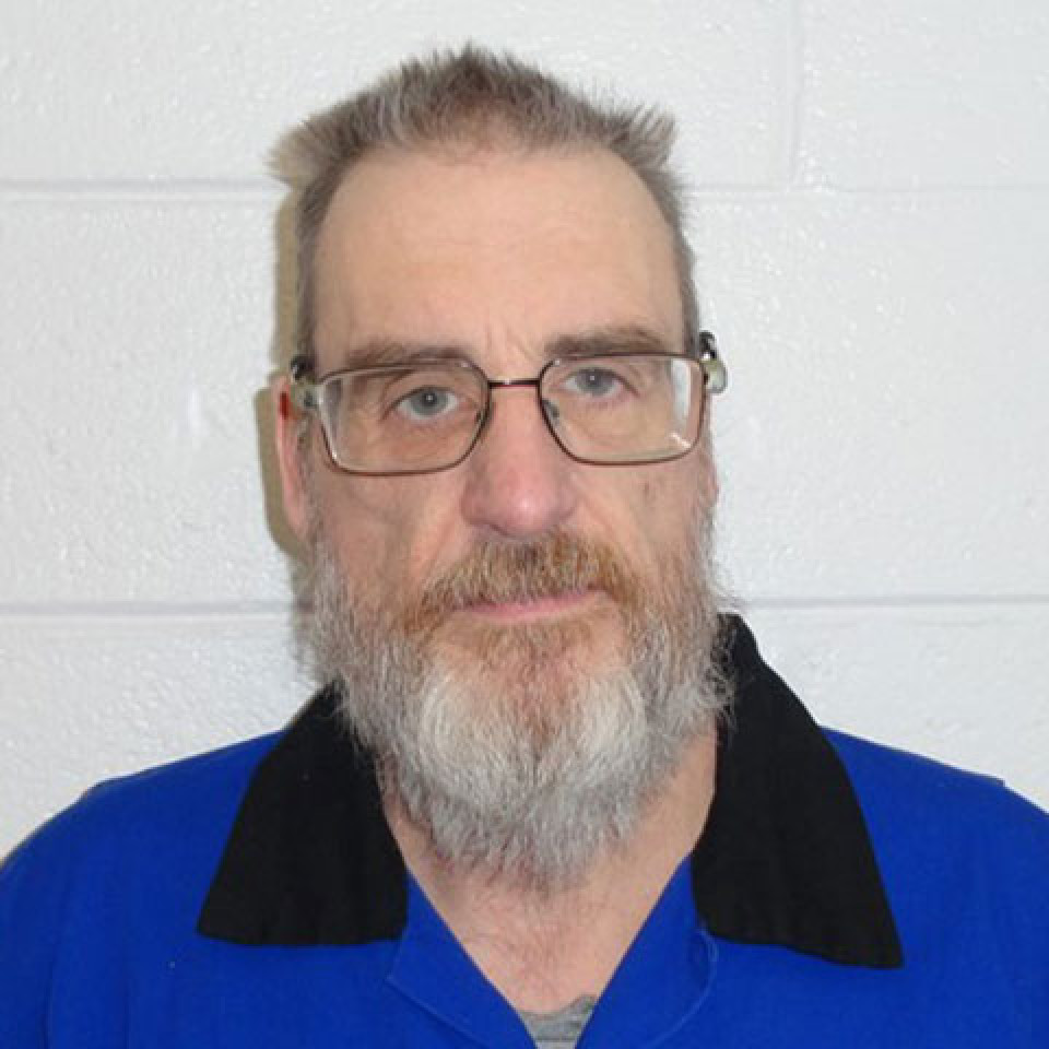 Robert Ventress, High risk offender: Older male, grey/brown hair, beard/mustache, glasses, blue collared shirt